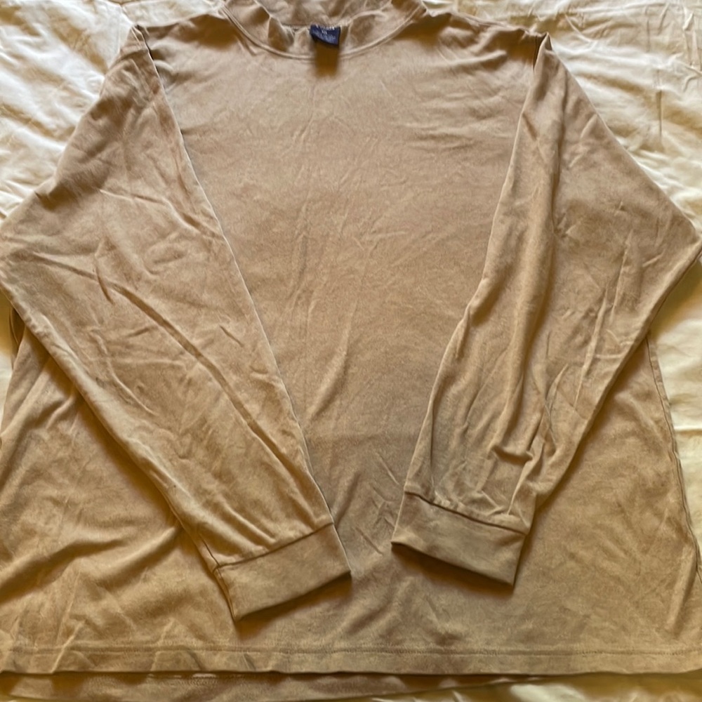 3 for $6 bundle and offer 😉 Mens long sleeve tan crew neck
